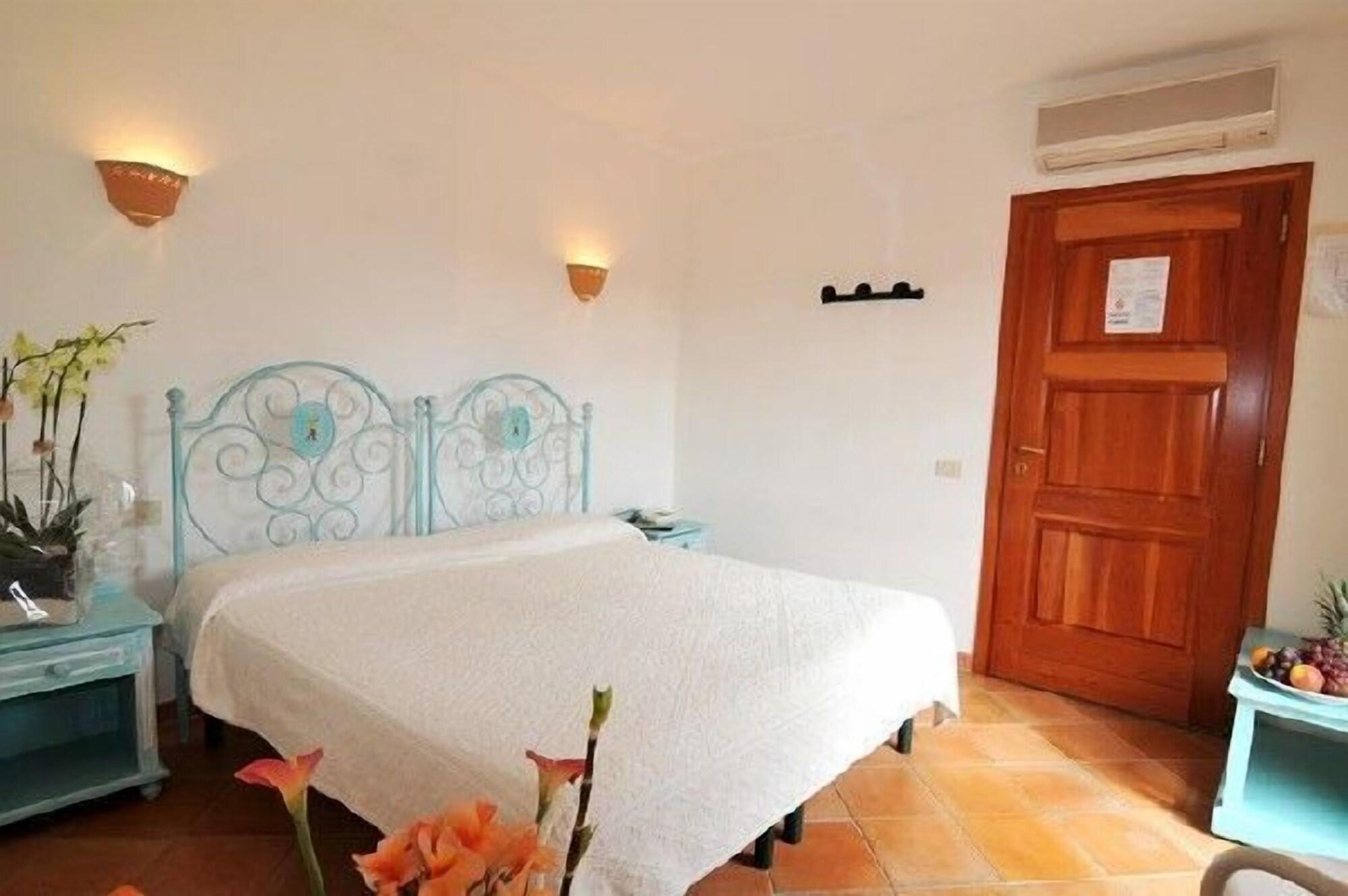 Hotel Il Piccolo Golf Porto Cervo Exteriör bild