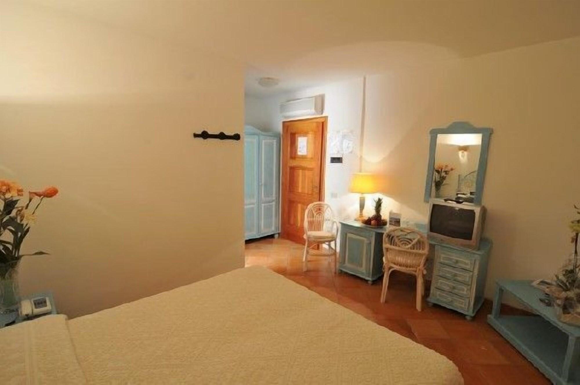 Hotel Il Piccolo Golf Porto Cervo Exteriör bild