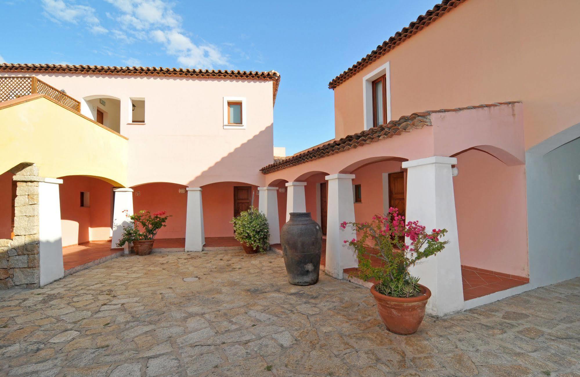 Hotel Il Piccolo Golf Porto Cervo Exteriör bild