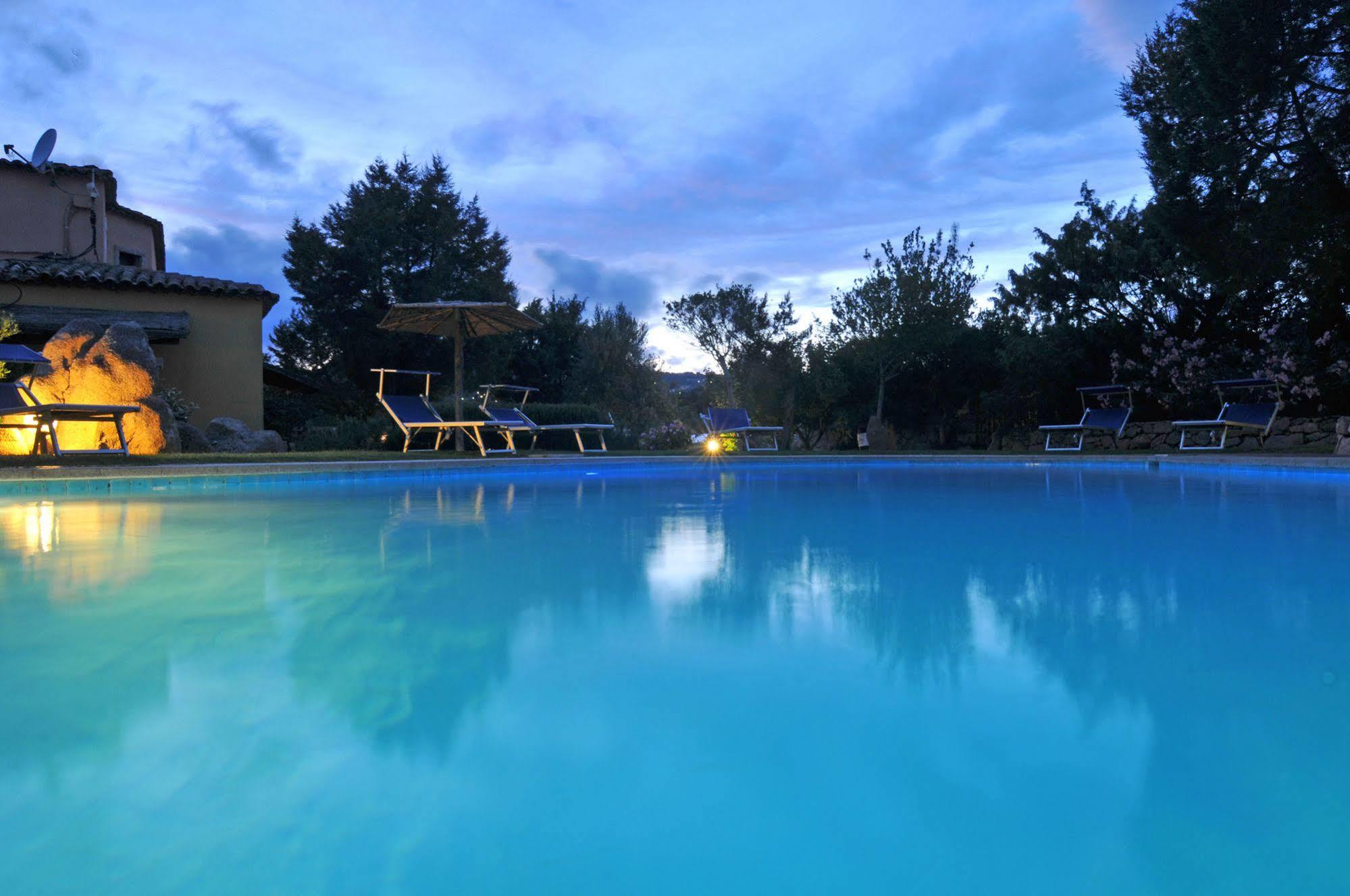 Hotel Il Piccolo Golf Porto Cervo Exteriör bild