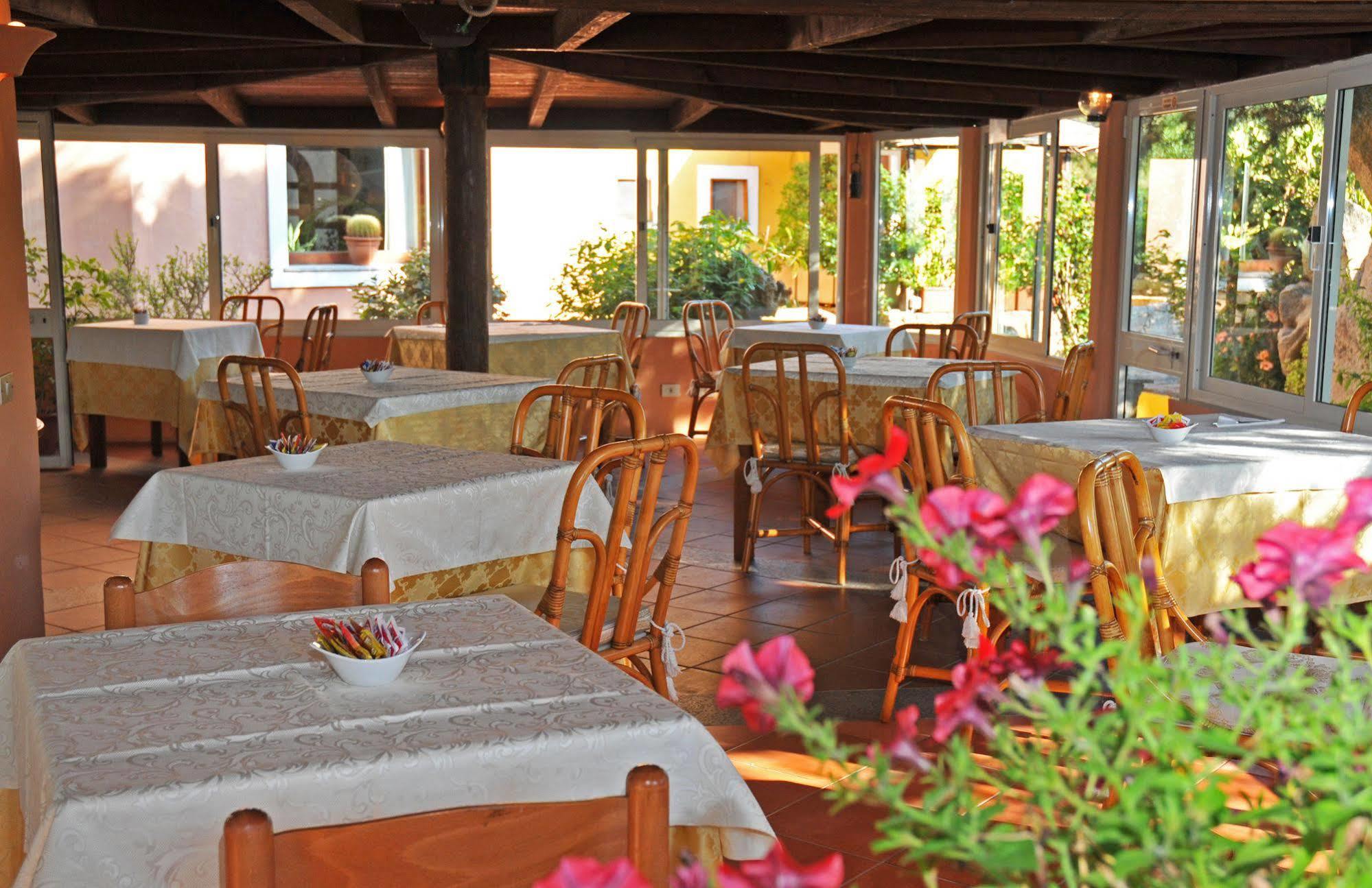 Hotel Il Piccolo Golf Porto Cervo Exteriör bild